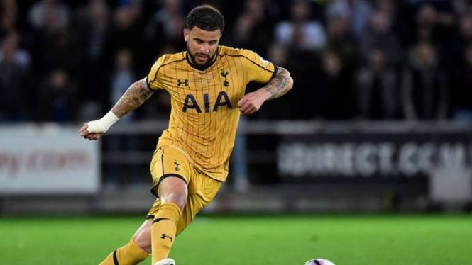 Kyle Walker saat masih bermain bersama Tottenham Hotspur.