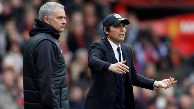 Jose Mourinho (kiri) dan Antonio Conte.