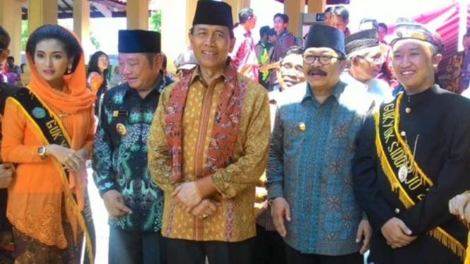 Menkopolhukam Wiranto dan Gubernur Jawa Timur, Soekarwo.