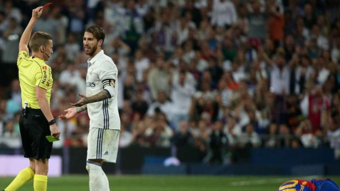 Kapten Real Madrid, Sergio Ramos, mendapat kartu merah.