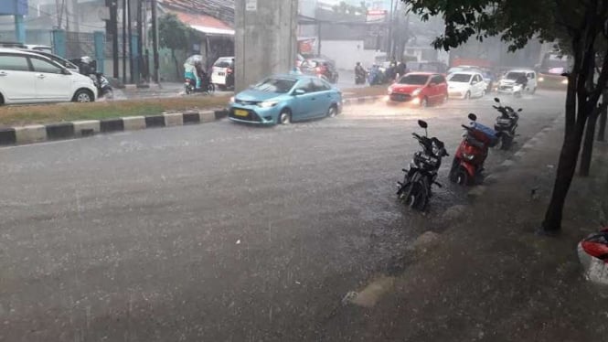 Kondisi ruas Jalan Tendean, Jakarta Selatan.