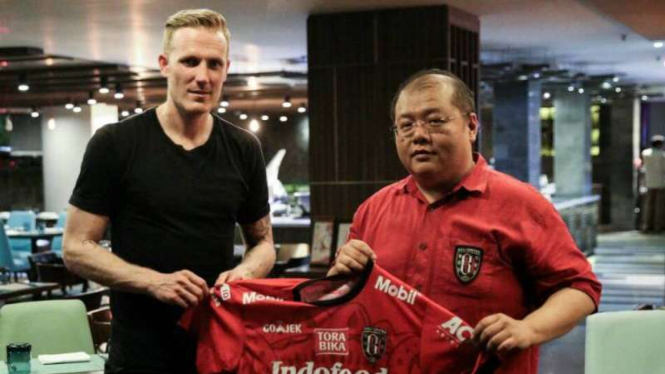 Marquee Player Bali United, Nick Van Der bersama CEO Bali United, Yabes Tanuri