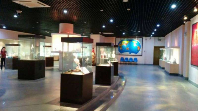  ruang pameran museum keramik Dehua/