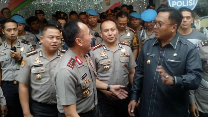 Kepala Polda Metro Jaya, Inspektur Jenderal Polisi M Iriawan, usai meresmikan program Halo Polisi besutan Polresta Depok di Margocity, Depok, Jawa Barat, pada Kamis malam, 27 April 2017.