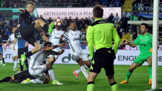 Proses gol Atalanta ke gawang Juventus