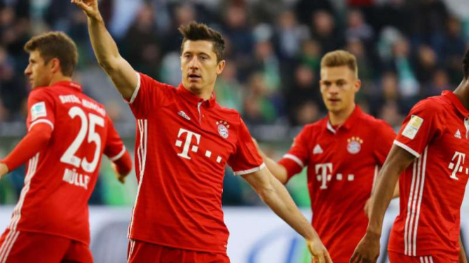 Striker Bayern Munich, Robert Lewandowski rayakan gol