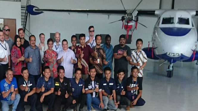 Menteri Kelautan dan Perikanan Susi Pudjiastuti meresmikan hanggar perbaikan pesawat di Kabupaten Pangandaran Jawa Barat, Minggu (30/4/2017)