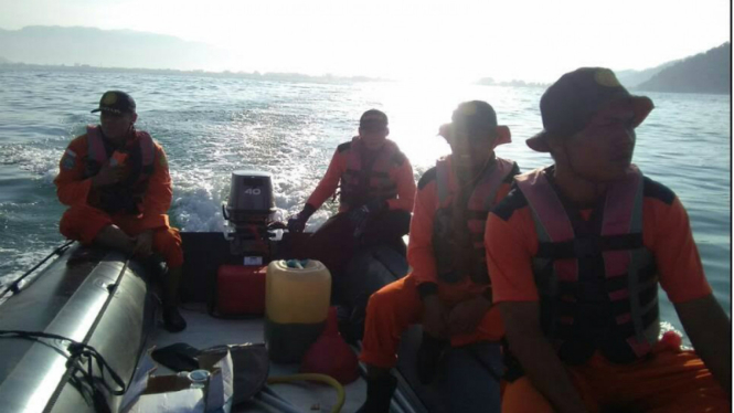 Tim SAR mencari nelayan dan wisatawan yang hilang di Padang