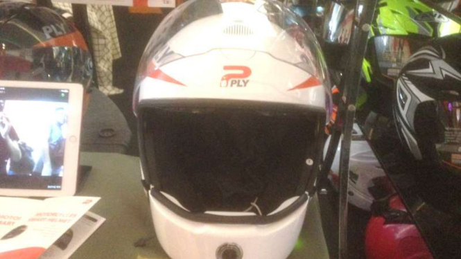 Ply Helmet buatan AVA.