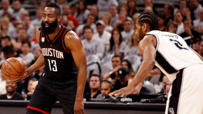 Pertandingan Playoff NBA antara San Antonio Spurs kontra Houston Rockets