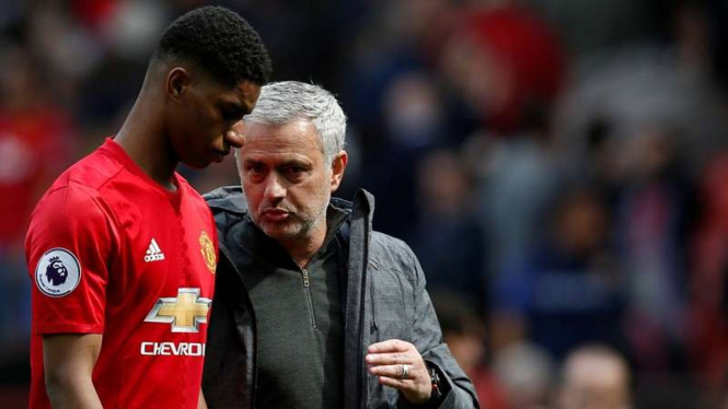 Marcus Rashford  dan Jose Mourinho (kanan)