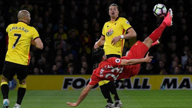 Gelandang Liverpool, Emre Can, saat mencetak gol indah ke gawang Watford