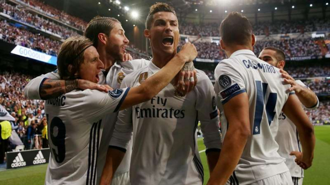 Megabintang Real Madrid, Cristiano Ronaldo merayakan gol.
