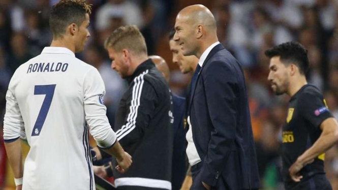 Pelatih Real Madrid, Zinedine Zidane, dan Cristiano Ronaldo.