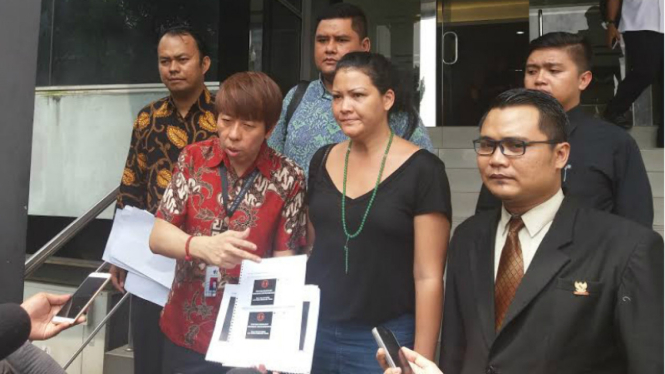 Melanie Subono resmi melaporkan pemilik kelompok penyelamat binatang.