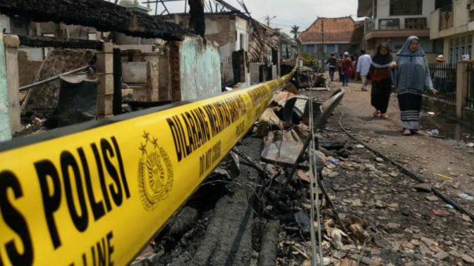 Tiga rumah bersejarah di kampung alawiyyin di Palembang, Sumatera Selatan, menjadi arang setelah kebakaran hebat pada Rabu dini, 3 Mei 2017.