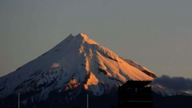 Gunung Taranaki, Selandia Baru. Tempat model Playboy berpose telanjang di puncaknya.