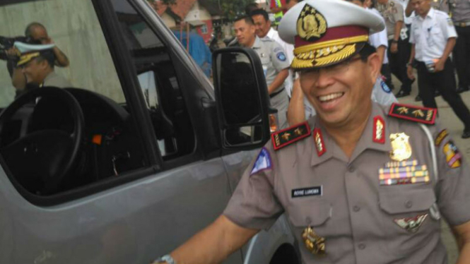 Kepala Korps Lalu Lintas Polri, Irjen Pol Royke Lumowa saat memantau jalur mudik