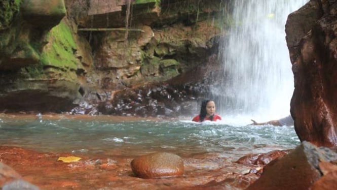 Pemandangan Air Terjun Perlamping