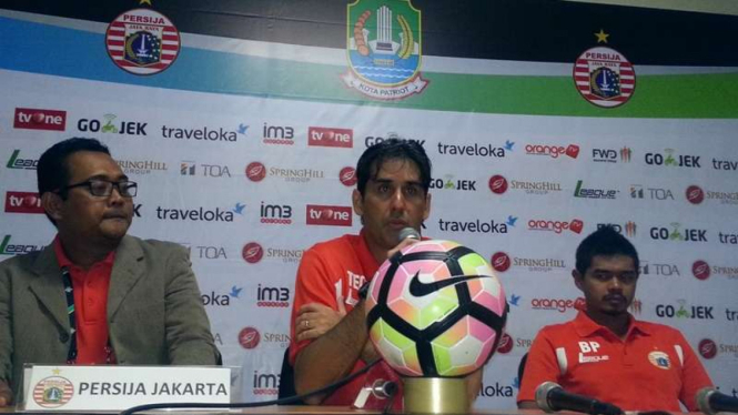Pelatih Persija Jakarta, Stefano Cuggura Teco dan Bambang Pamungkas.