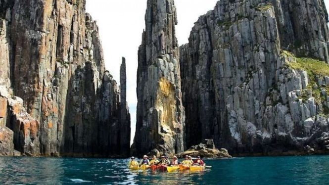 Panorama Batu Dolerite di Pesisir Tasmania