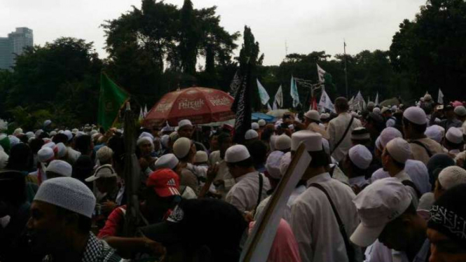 Peserta Aksi Bela Islam atau Aksi 505 di Masjid Istiqlal, Jakarta.