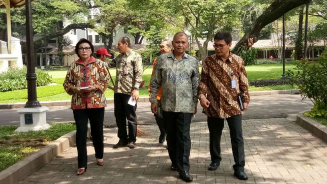 Ketua KPK Agus Rahardjo bersama pimpinan KPK di Istana Merdeka