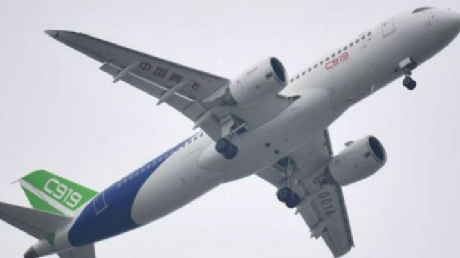 Pesawat C919 buatan China bakal jadi pesaing Boeing dan Airbus