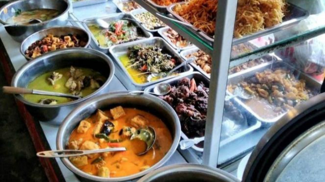 Makan Siang Kenyang Di 5 Warung Nasi Rames Top Jakarta