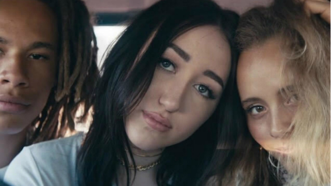 Adik perempuan Miley Cyrus, Noah Cyrus.