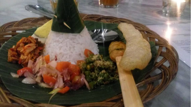 Nasi Bali di restoran Senyum Indonesia