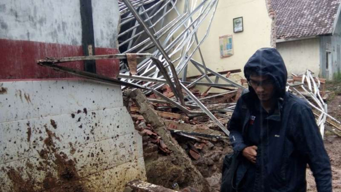 Bencana Banjir Dan Longsor Terjang Banten