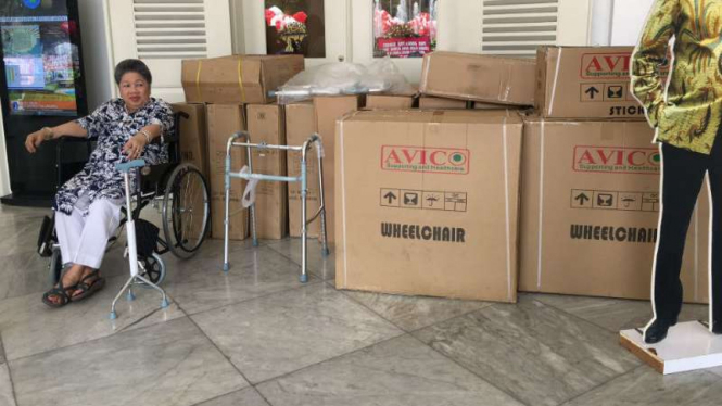 Pendukung Ahok-Djarot sumbang kursi roda dan alat kesehatan