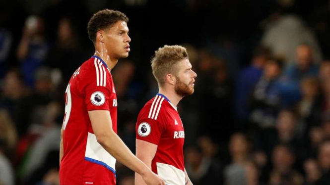 Pemain Middlesbrough tertunduk lesu usai kalah dari Chelsea