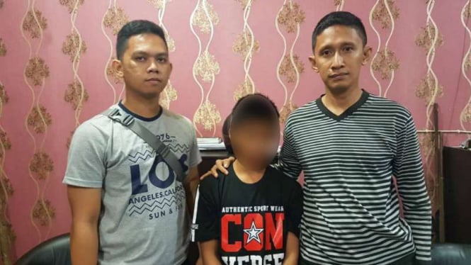 Pelajar SMP Bunuh Teman Sendiri di Sumatera Seorang pelajar SMP di Kabupaten Musi Rawas Utara, Sumatera Selatan, ditangkap polisi pada Selasa, 9 Mei 2017.