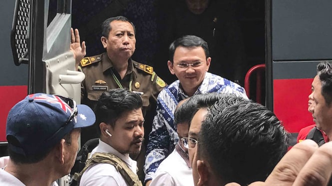 Ahok saat tiba di Rutan Cipinang.