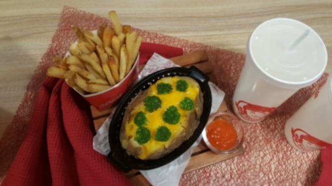 Fast food, baked potato brocoli Wendy's