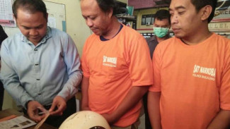 Pemuka Hindu Bali Pakai Sabu saat Pimpin Persembahyangan