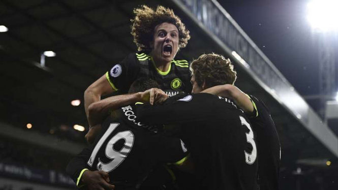 Pemain Chelsea merayakan gol ke gawang West Brom