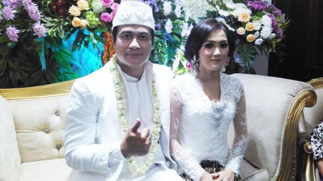 Adjie Pangestu dan Novita di pelaminan, Minggu 14 Mei 2017.