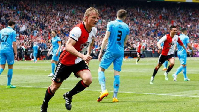 Pemain Feyenoord Rotterdam, Dirk Kuyt rayakan gol