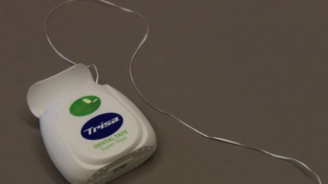 Dental Floss atau Benang Gigi