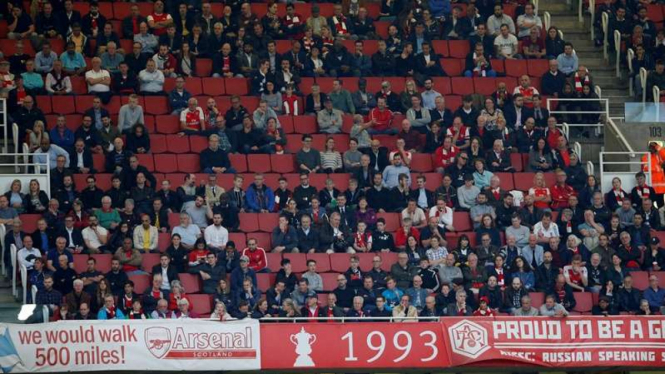 Banyak kursi kosong di Emirates Stadium, saat menjamu Sunderland.