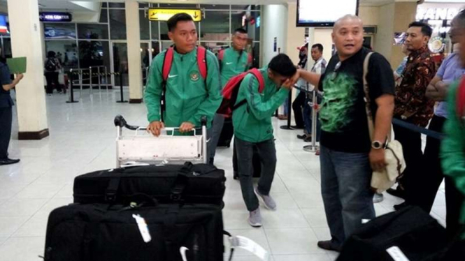 Para pemain timnas Indonesia U-16 tiba di Bandara Adi Sutjipto