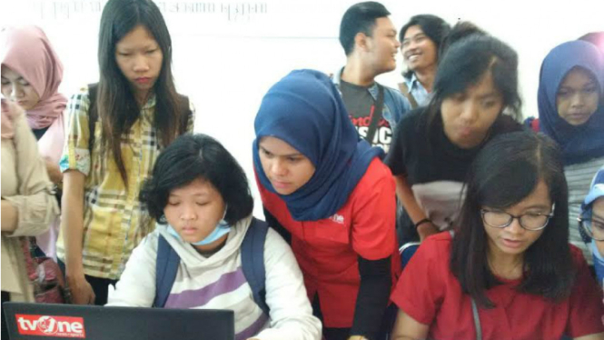 Mahasiswa Semarang di stand VIVA Media Career.