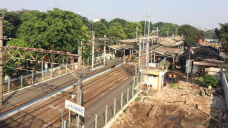 Usai Kebakaran, Loket Sementara Dibangun di Stasiun Klender