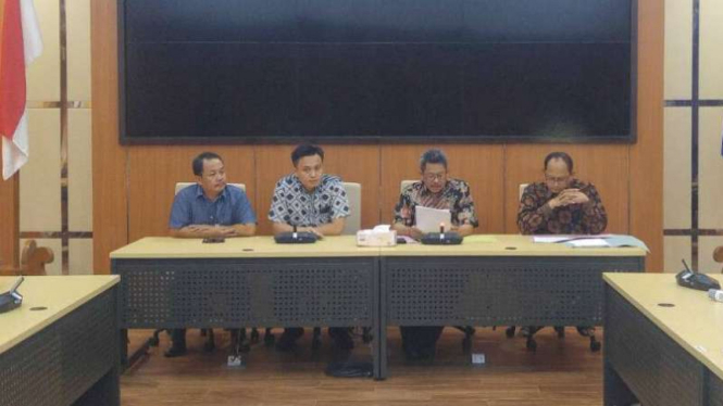 Petinggi Universitas Diponegoro Semarang menggelar konferensi pers tentang poster “Garuda Ku Kafir” di kampus itu pada Jumat, 19 Mei 2017.