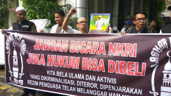 Demo dukungan Komnas HAM investigasi dugaan kriminalisasi ulama.