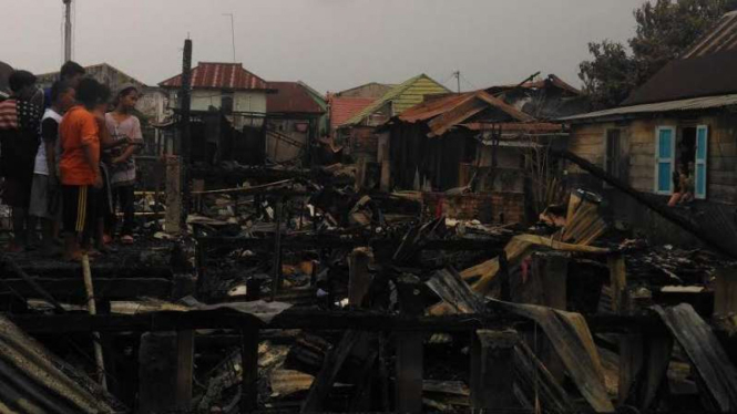 Puing-puing rumah sisa kebakaran di Seberang Ulu 1, Palembang
