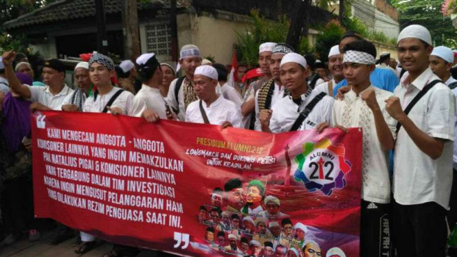 Alumni Aksi Bela Islam 212 long march ke Kantor Komnas HAM, Jakarta.